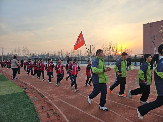 羽”乐共享——洋湖乡中学阳光大课间观摩活动必一b体育app网页版登录“绳”彩飞扬“(图2)