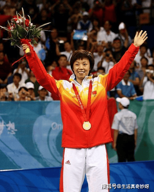 显年轻63岁富豪老公面容苍老儿子才4岁半B—sports必一43岁张怡宁气质出众(图3)