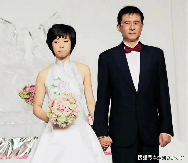 显年轻63岁富豪老公面容苍老儿子才4岁半